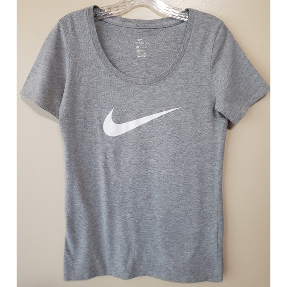 Nike Tops - Nike Tee